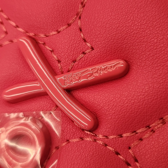 🔹️Betsey Johnson XOHEARTQ Fuschia Quilted Heart Shape Valentine’s Crossbody Bag - Picture 2 of 6